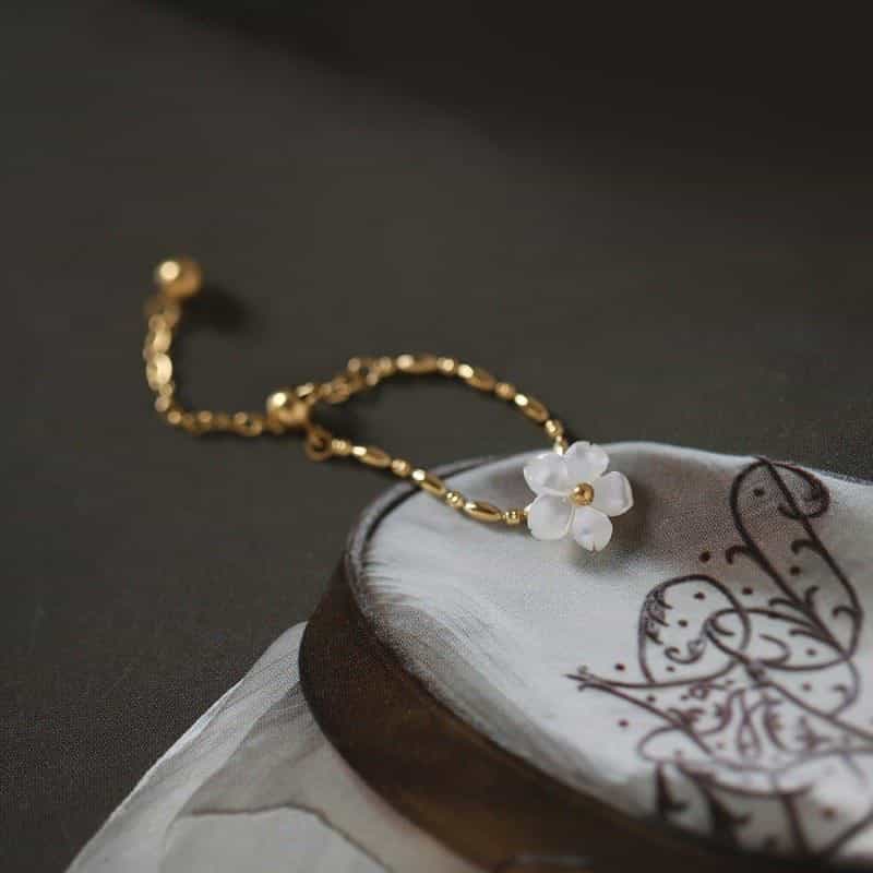 Pearl Petal Slider Ring