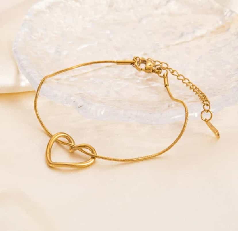 Hollow heart bracelet